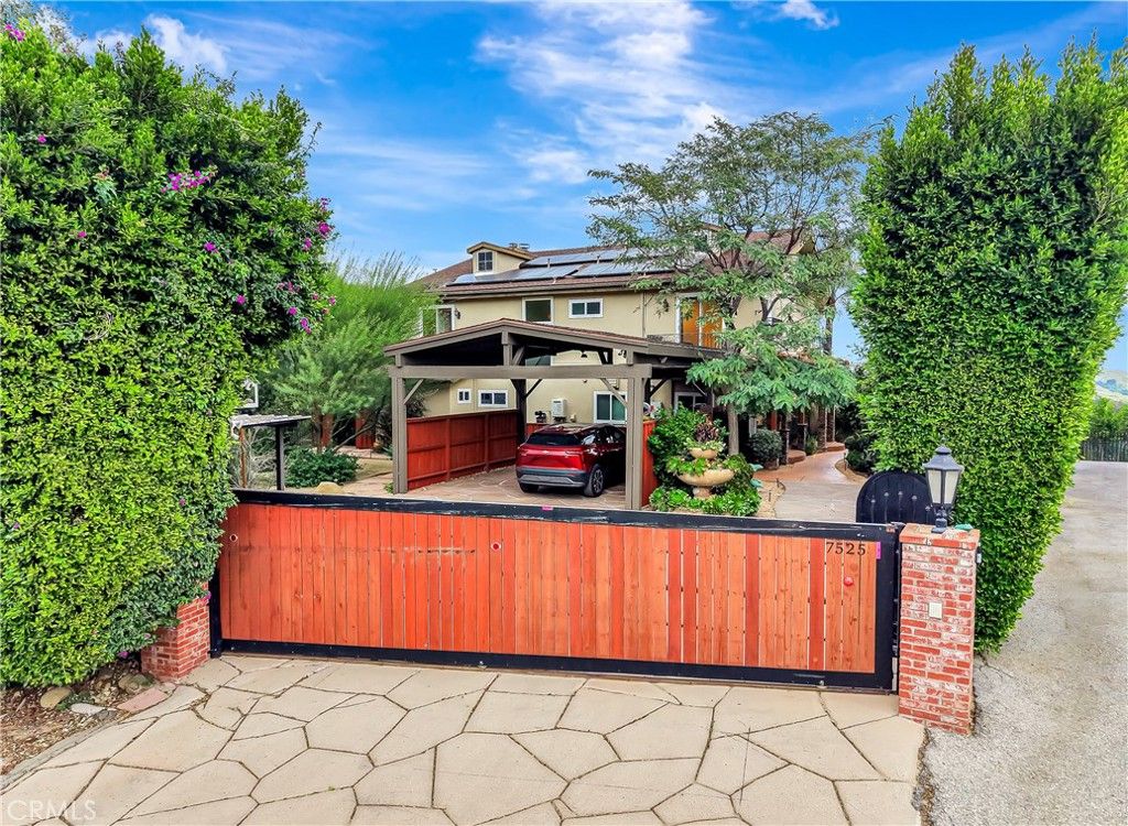 Photo of 7525 County Line Road, Chatsworth, CA 91311 (MLS # SR26034249)