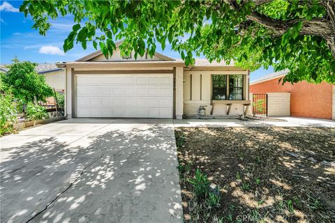 Photo of 2820 E Avenue S Ave S, Palmdale, CA 93550 (MLS # SR26101300)