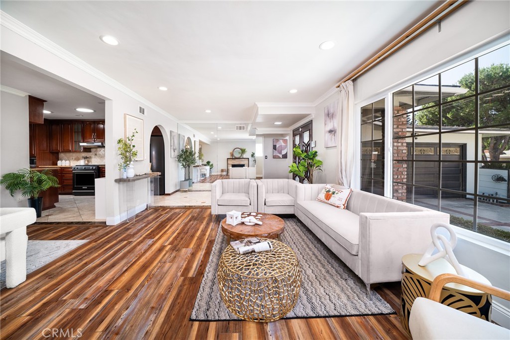 Properties 4 814 Crestfield