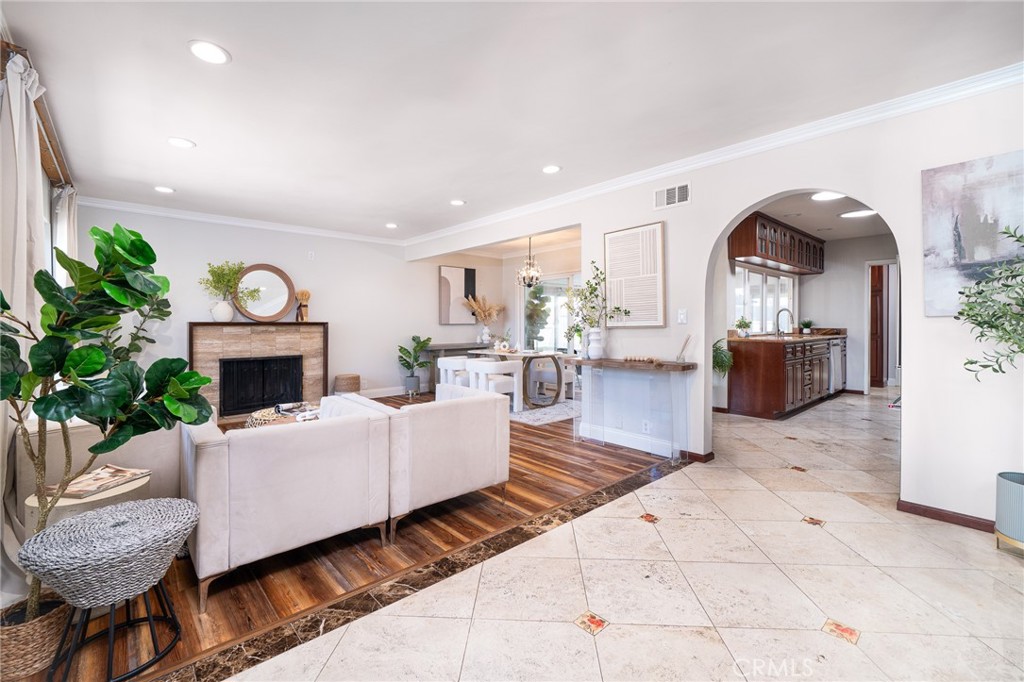 Properties 2 814 Crestfield