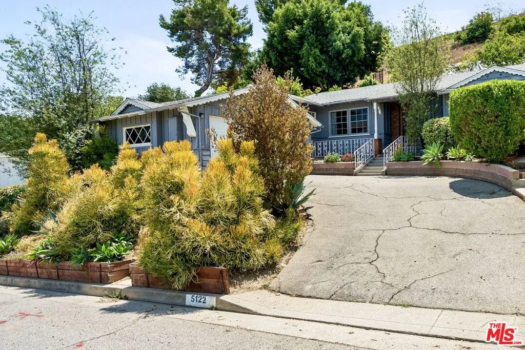 Los Angeles, California 90008, United States, 3 Bedrooms Bedrooms, ,2 BathroomsBathrooms,Residential,Active,196771