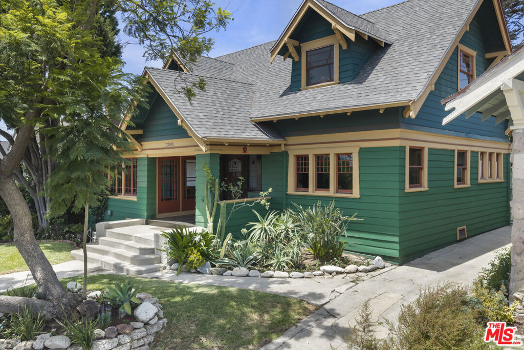 2093 W 28th Street