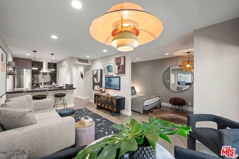 Photo of 950 N Kings Road #233, West Hollywood, CA 90069 (MLS # 25609123)