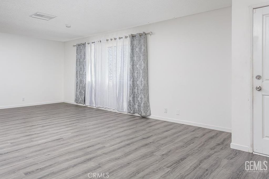 Photo of 8525 Great Circle Dr, California City, CA 93505 (MLS # SR26052563)