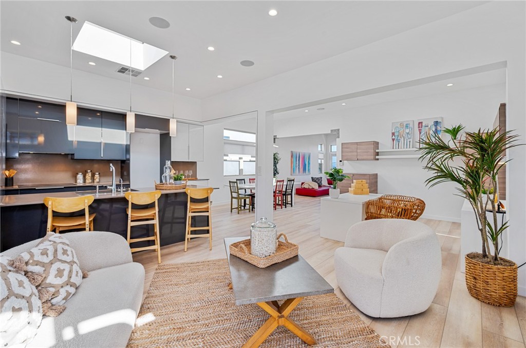 726 W 37th Street