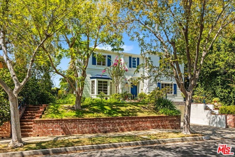 Photo of 811 Thayer Avenue, Los Angeles, CA 90024 (MLS # 26871761)