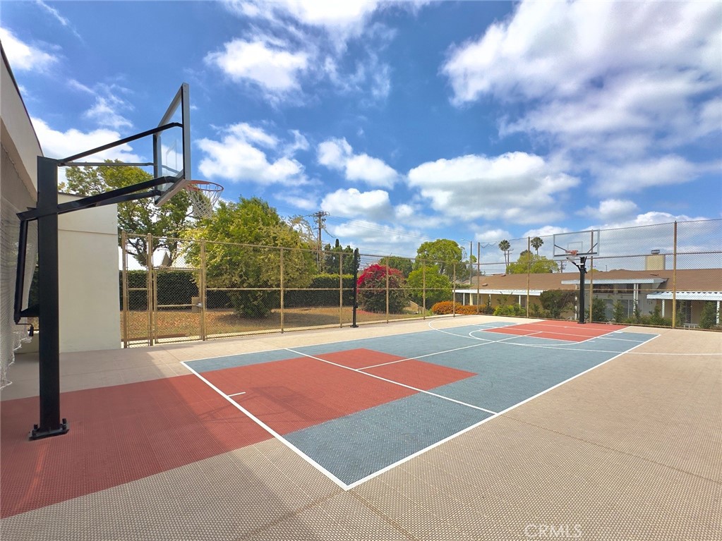 1245 W Cienega 220