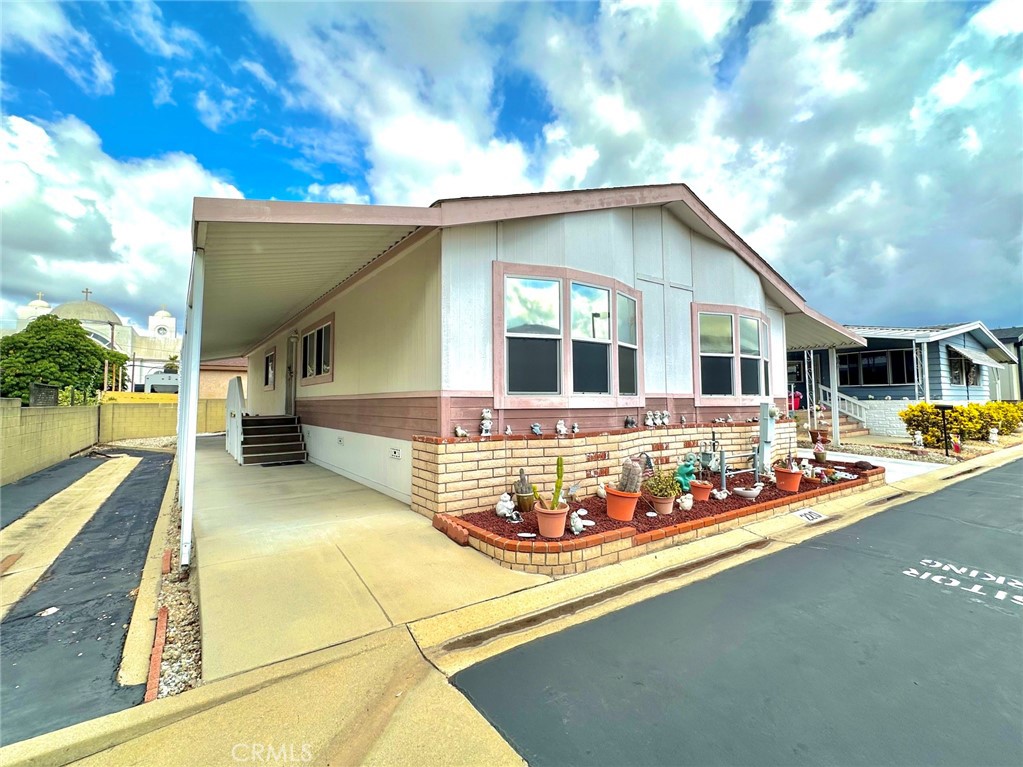 1245 W Cienega 220