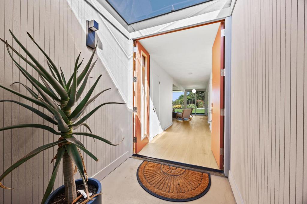 40 Roxbury Lane