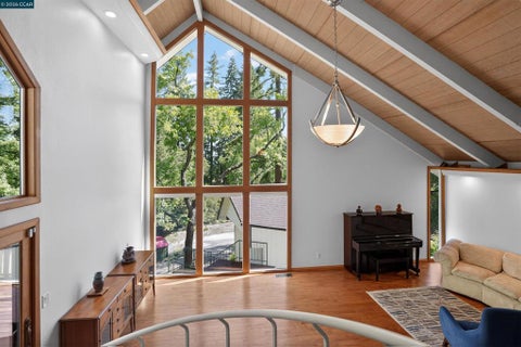 Photo of 163 El Toyonal, Orinda, CA 94563 (MLS # 41137433)