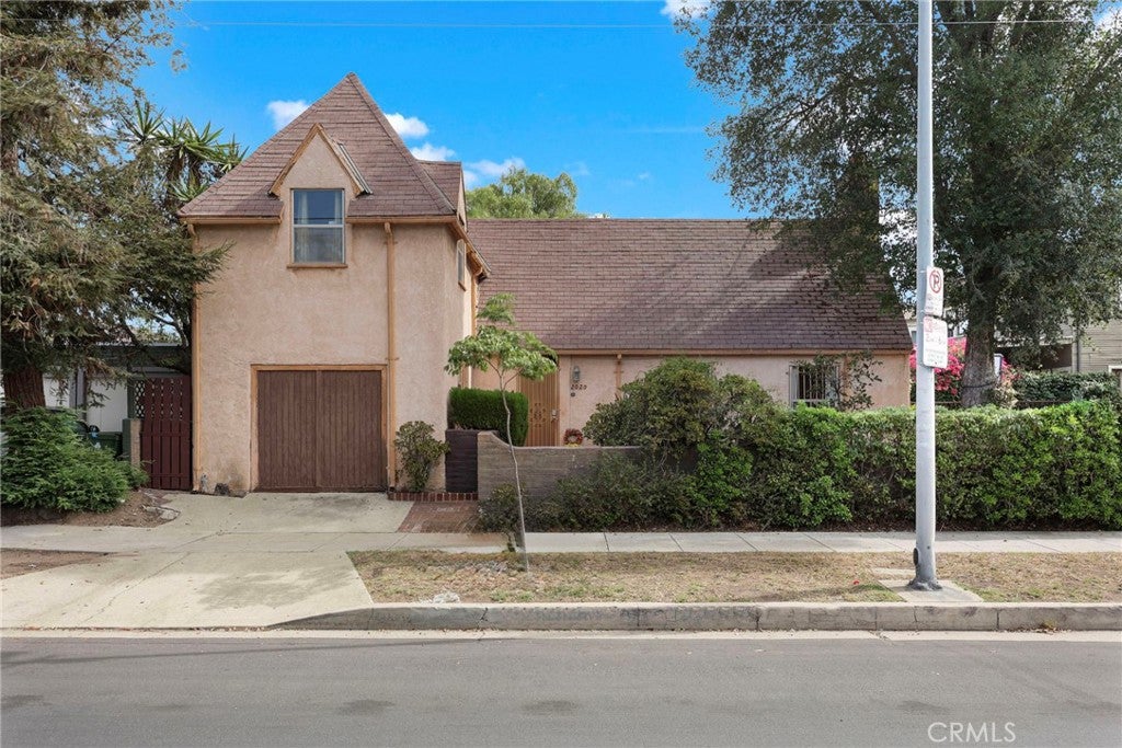 Photo of 2020 S Gramercy PL, Los Angeles, CA 90018 (MLS # DW26226263)