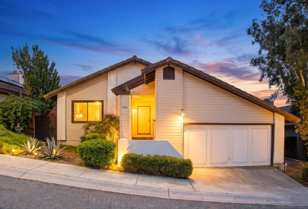 Photo of 1943 Buckskin Glen Gln, Escondido, CA 92027 (MLS # 260010391SD)