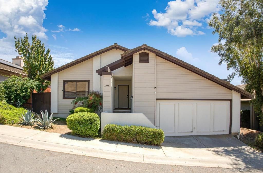 Photo of 1943 Buckskin Glen Gln, Escondido, CA 92027 (MLS # 260010391SD)