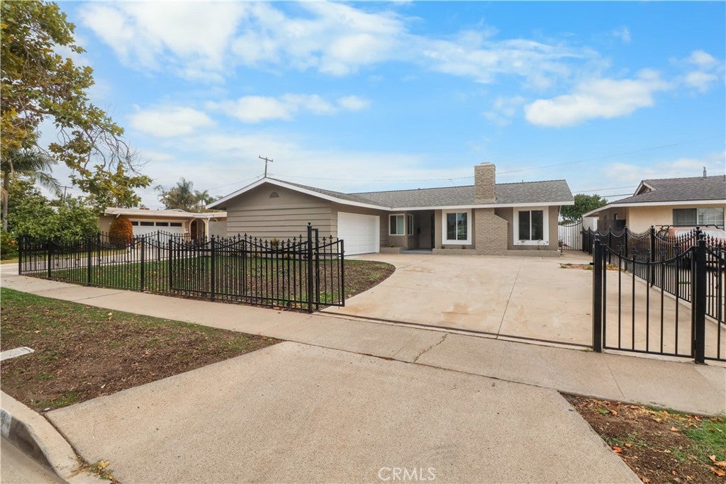 2041 S Pacific AVE, Santa Ana CA 92704