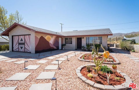Photo of 61625 Alta Vista Drive, Joshua Tree, CA 92252 (MLS # 26957833)
