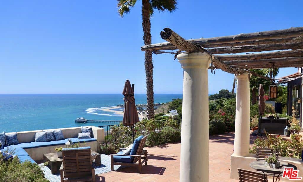 Photo of 22800 Beckledge Terrace, Malibu, CA 90265 (MLS # 26726109)