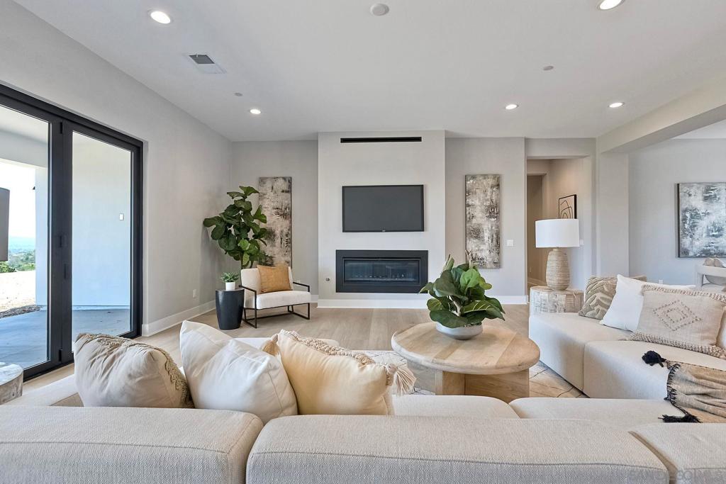 1648 Calle Catalina