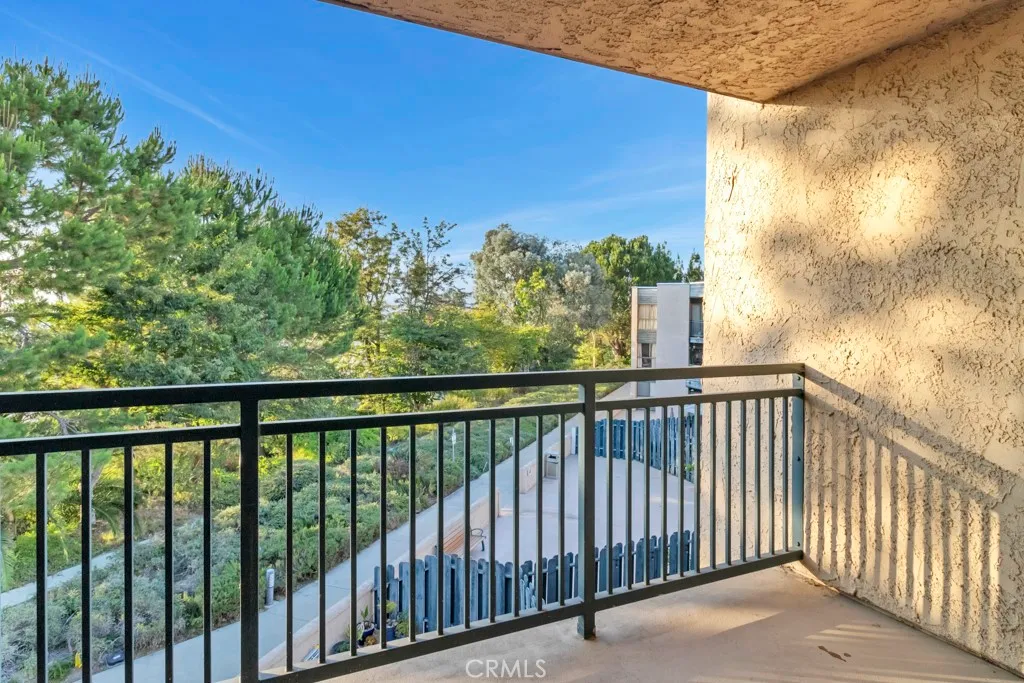 Los Angeles, California 90042, United States, 2 Bedrooms Bedrooms, ,1 BathroomBathrooms,Residential,Active,235869