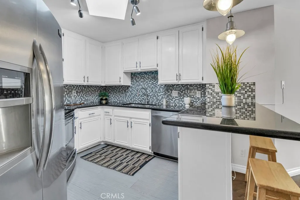 Los Angeles, California 90042, United States, 2 Bedrooms Bedrooms, ,1 BathroomBathrooms,Residential,Active,235869