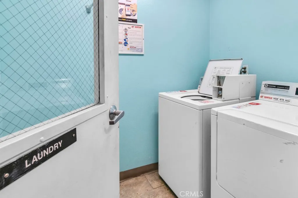 Los Angeles, California 90042, United States, 2 Bedrooms Bedrooms, ,1 BathroomBathrooms,Residential,Active,235869