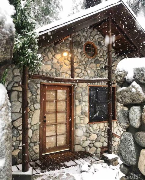 Photo of 23348 Outlook Ln, Crestline, CA 92325 (MLS # IG26000119)