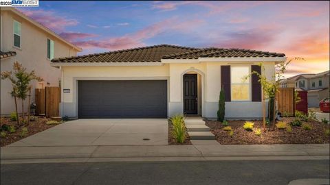 Photo of 3000 Red Canard Way Way, Roseville, CA 95747 (MLS # 41116061) Photo of 3000 Red Canard Way Way, Roseville, CA 95747 (MLS # 41116061)