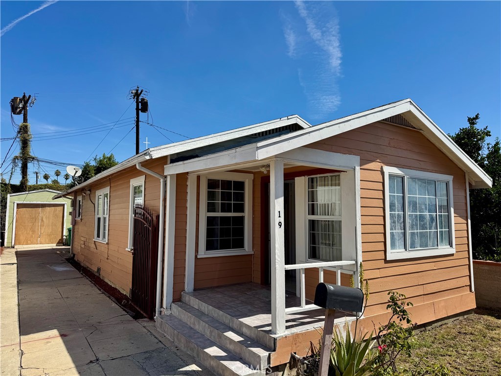 VERY NICE HOME IN A DESIRABLE PART OF NORTH LONG BEACH!! GREAT CURB APPEAL WITH A NICE ENTRY AREA. TILE AND WOOD LAMINATE FLOORS HELP GIVE THIS HOME CHARM ALONG WITH ITS ROOM LAYOUT. THE TWO MINOR BEDROOMS ARE SIZED WELL ALONG WITH A FULL BATHROOM THAT IS GOOD FOR GUESTS AS WELL. THE KITCHEN IS OPEN WITH CABINET SPACE AND ROOM TO COOK. THE MASTER BEDROOM HAS PLENTY OF ROOM WITH ITS OWN PRIVATE ACCESS TO THE BACKYARD AND MASTER BATHROOM THAT HAS A STANDING SHOWER. THE BACKYARD IS PERFECT FOR KIDS TO PLAY AND FOR ENTERTAINING IT ALSO HAS A LONG DRIVEWAY FOR PLENTY OF VEICHLES IF NEEDED OR POSSIBLE RV. THIS HOME IS GREAT FOR A FAMILY OR 1ST TIME BUYER, COME TAKE A LOOK BEFORE IT'S GONE!