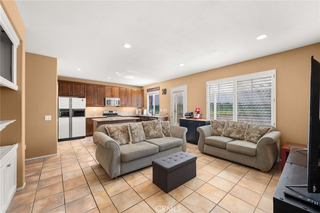 909 Heron Drive