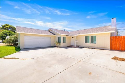 Photo of 43919 Kirkland Ave, Lancaster, CA 93535 (MLS # SR26023143)