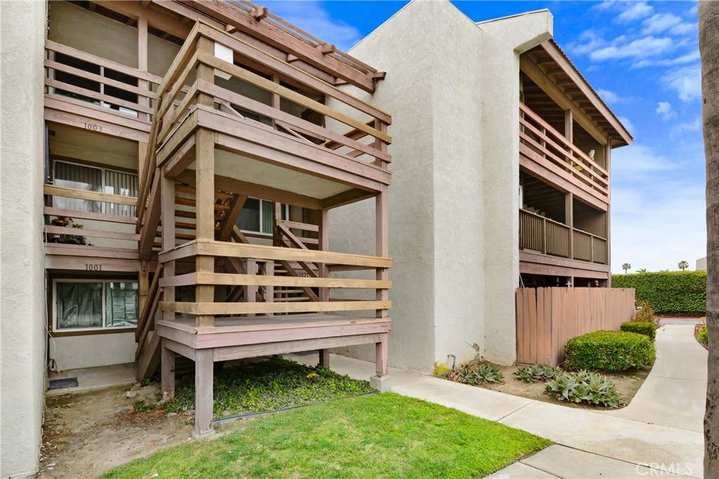 This unit has being Newly remodeled, Has 2 Bedrooms and 2 Baths. NEWER laminate flooring and recessed lighting. Centrally located near the 5/22/91/57 FWYS, shopping, restaurants, Disneyland, and much more!. Enjoy easy and convenient access to shopping malls, grocery stores and restaurant. This Complex has a Pool and Spa to Relax in a Sunny day and a Garage for 2 cars plus an additional 2 parking spaces for visitors and Electrical Car connection. This community is managed by Cinnamon Hollow and is a gated community. Water, and Trash are ALL included in the monthly HOA fees!