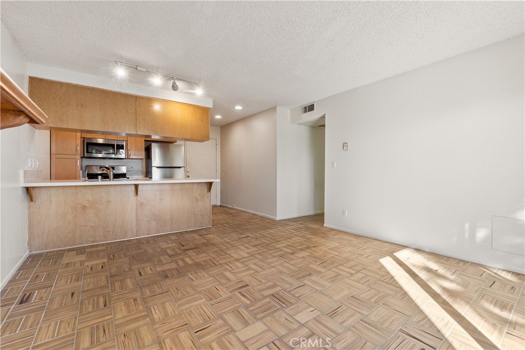 600 Monterey Boulevard 5