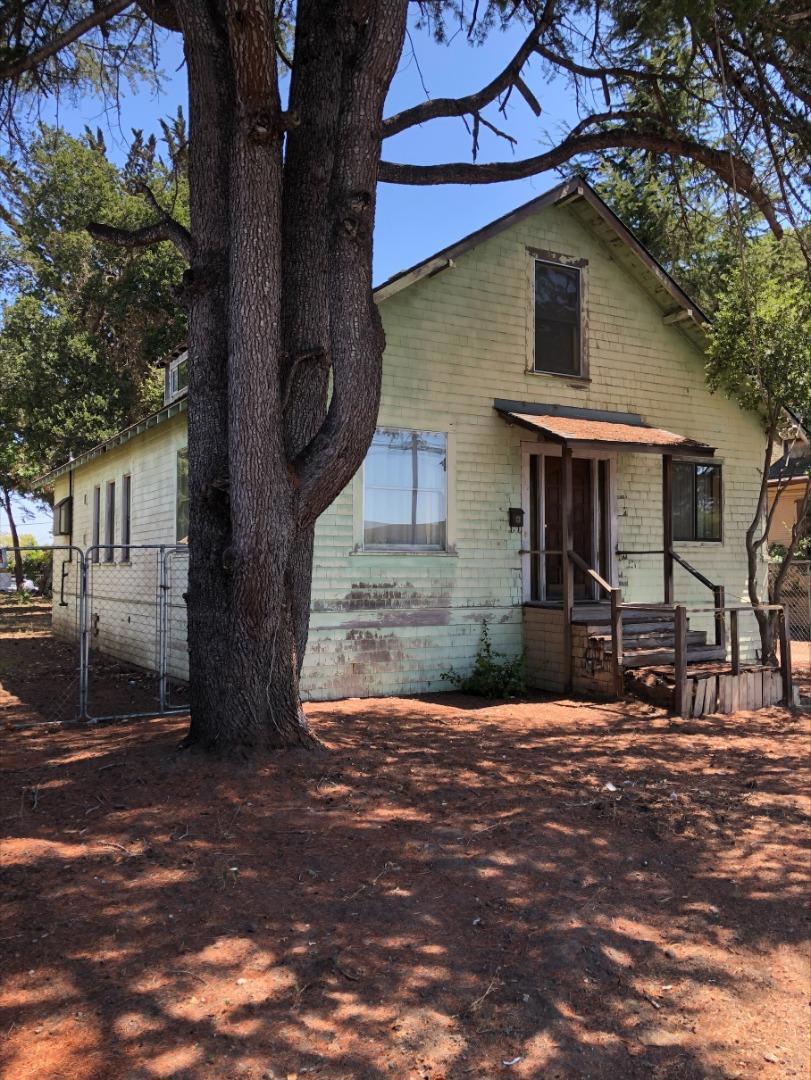 Main image without alt text