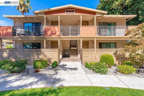 Photo of 40 Casa Maria Ct Ct, Alamo, CA 94507 (MLS # 41145503)
