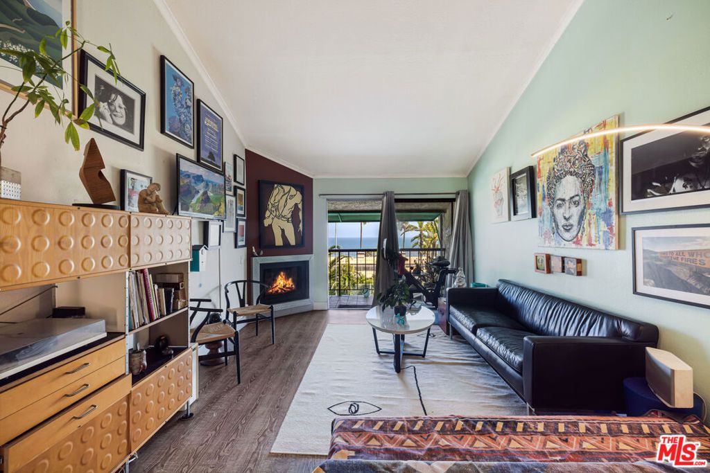 listing image 130724178515835980286