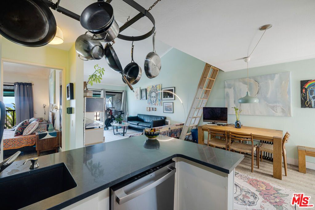 listing image 130726686053957141662