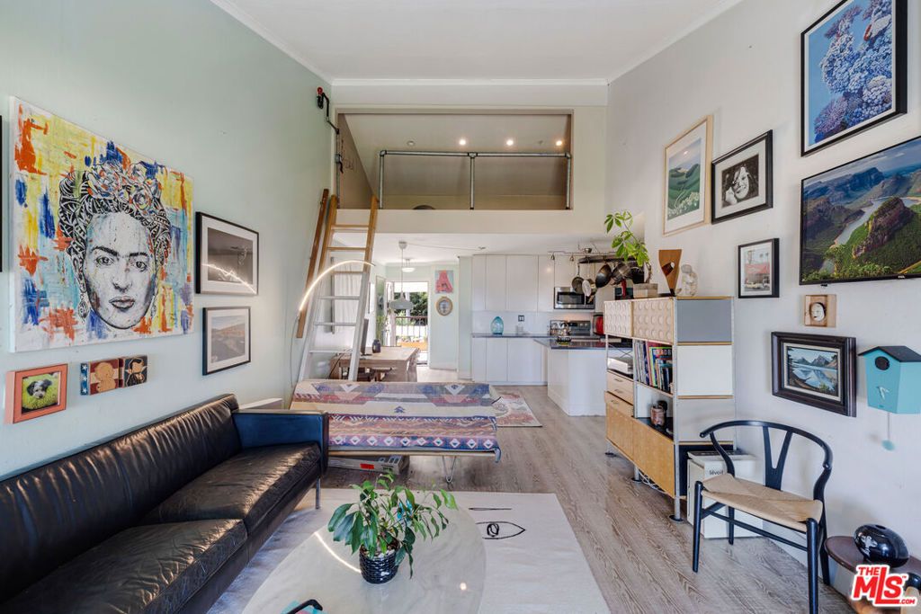 listing image 130727554681388664747