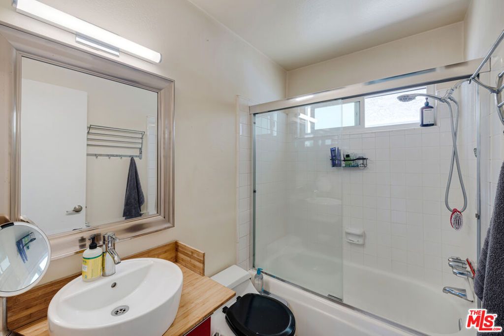 listing image 130723429310466449240