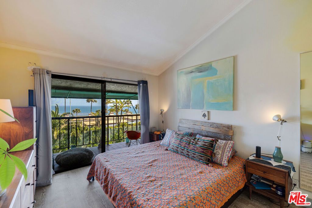 listing image 130726550231534914894