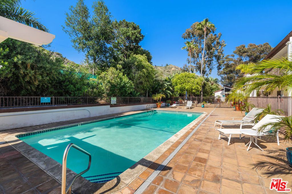 listing image 130720668186010580873