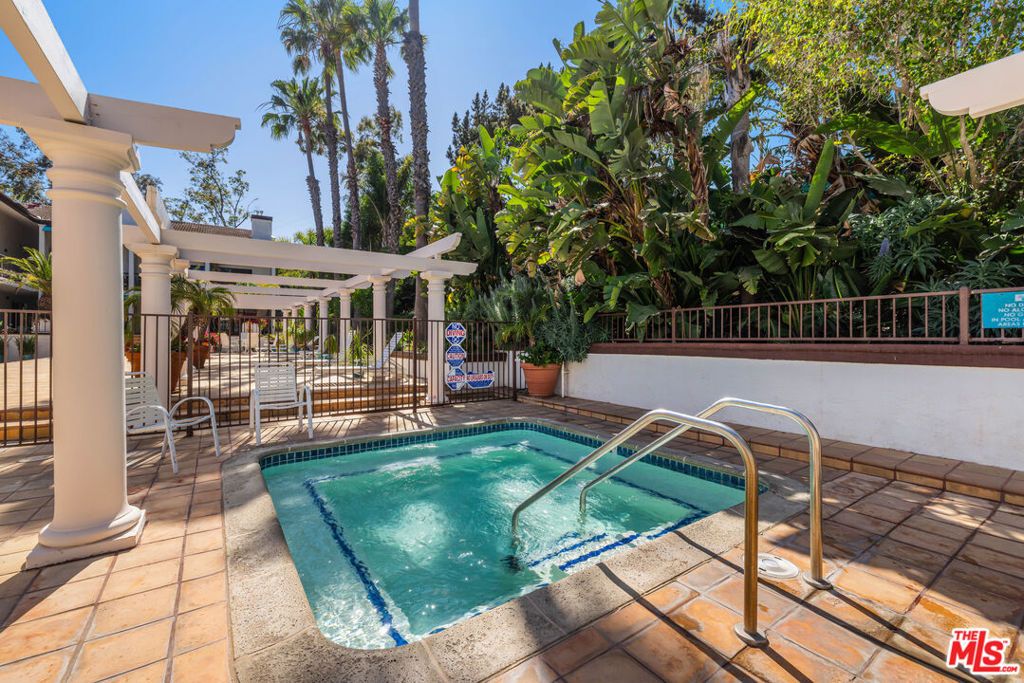 listing image 130722254451799213584