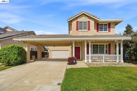 Photo of 1339 Cherry Blossom Ln, Tracy, CA 95377 (MLS # 41129406)
