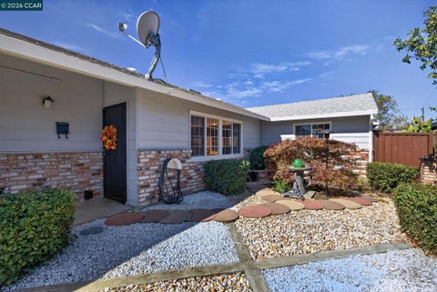Photo of 322 Warren Way WAY, Pittsburg, CA 94565 (MLS # 41149130)