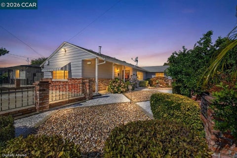 Photo of 322 Warren Way WAY, Pittsburg, CA 94565 (MLS # 41149130)