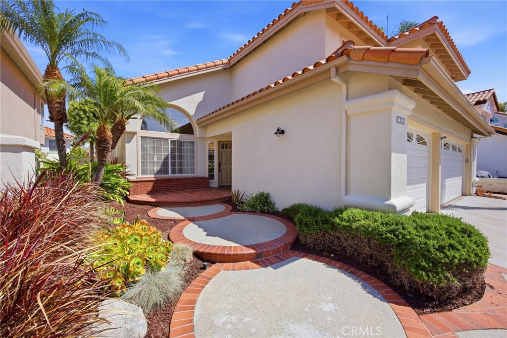 1504 Avenida De Nogales