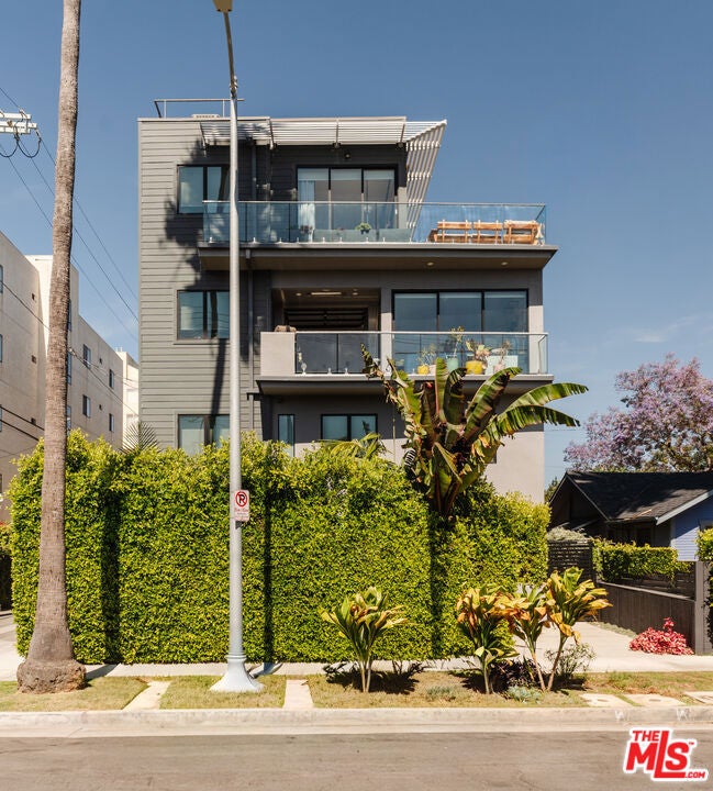 2416 Penmar Avenue