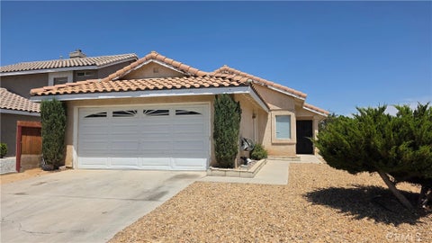 Photo of 14320 Gateside Court, Victorville, CA 92394 (MLS # CV26197013)