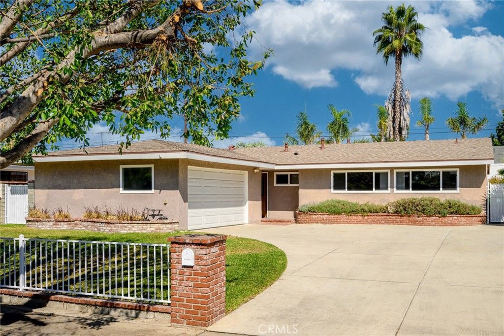 Photo of 16719 Citronia St, Northridge, CA 91343 (MLS # SR25225750)