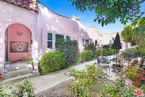 Photo of 846 N Sycamore Avenue, Los Angeles, CA 90038 (MLS # 26655669)