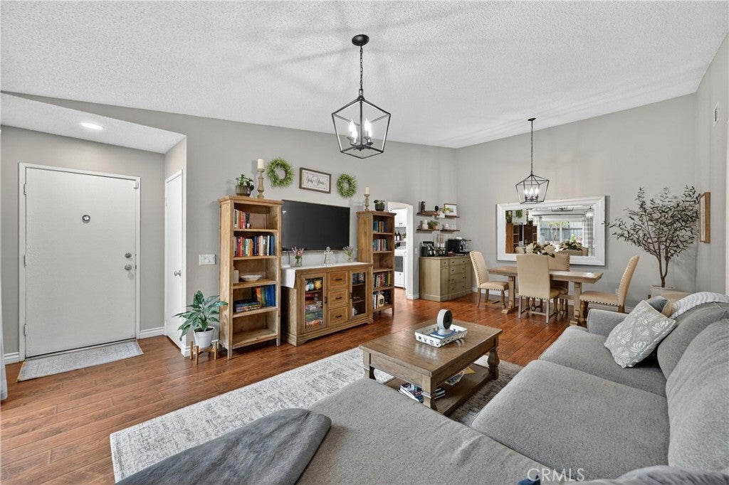 1817 N Solano