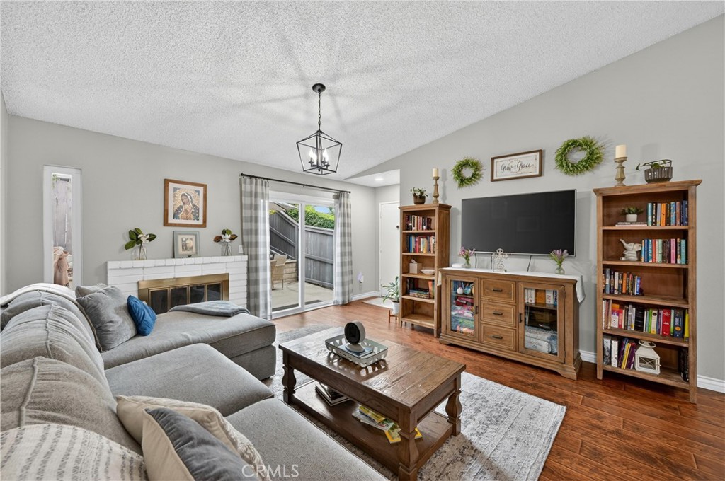 1817 N Solano